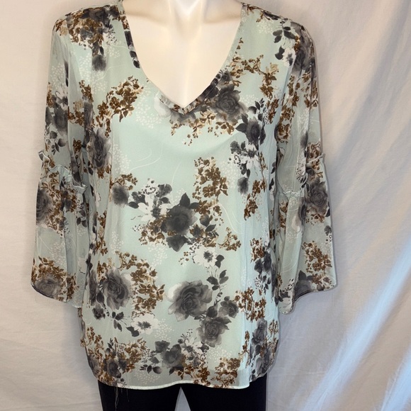 Charming Charlie Floral V-Neck Women's Top - Picture 1 of 6